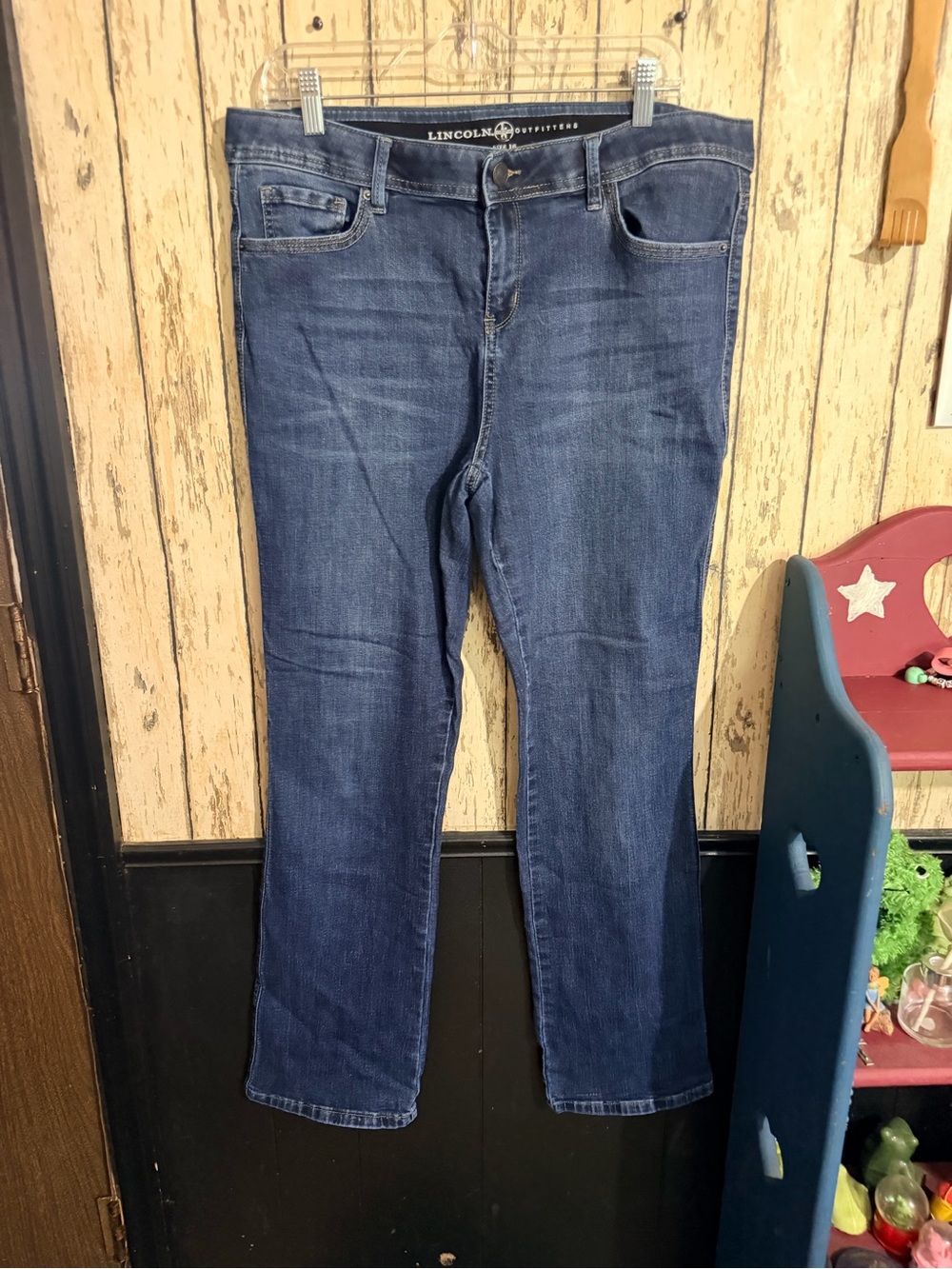 Lincoln Outfitters Women’s Size 16 Dark Wash Straight Leg Jeans